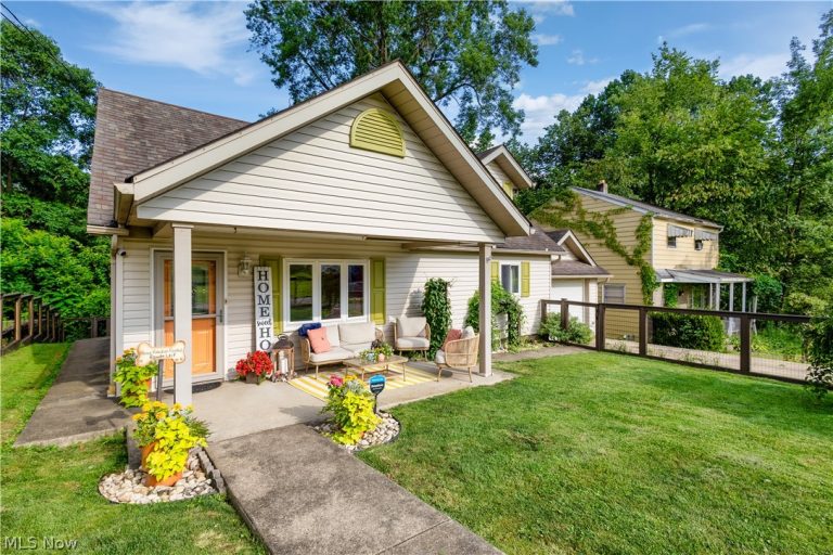 277 Beechwood Boulevard, Wintersville, OH - Photo 2