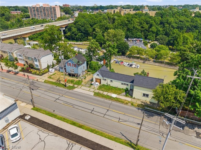 1587 Wooster Road, Rocky River, OH, 44116