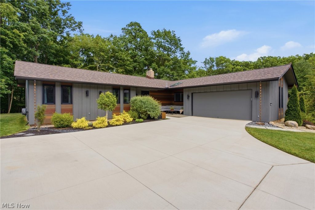 19752 Deer Run Lane, Strongsville, OH