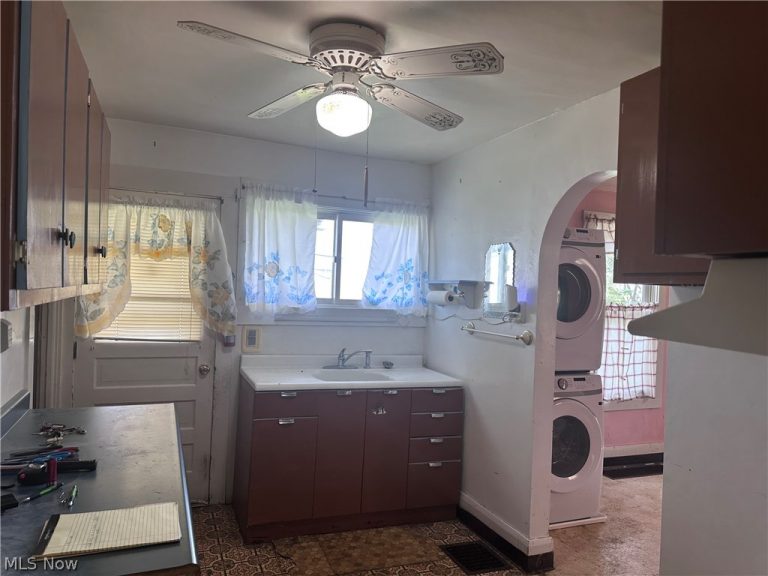 456 New York Avenue, Sebring, OH - Photo 8