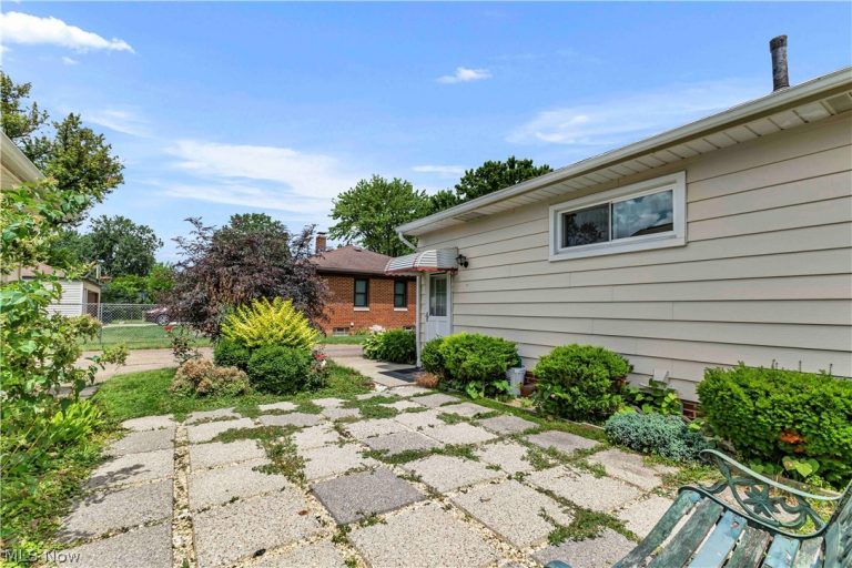 6676 Mackenzie, North Olmsted, OH - Photo 6