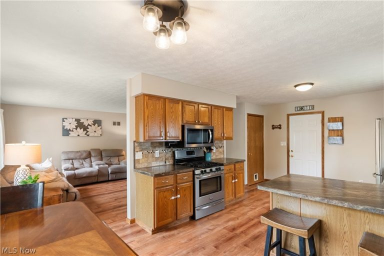 835 Johnny K Boulevard, Hubbard, OH - Photo 4