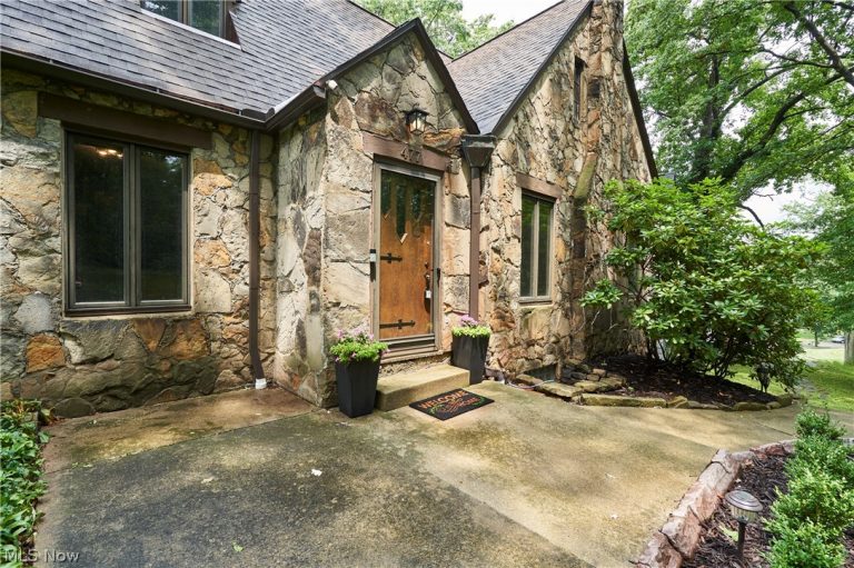 477 Palisades Drive, Akron, OH - Photo 2