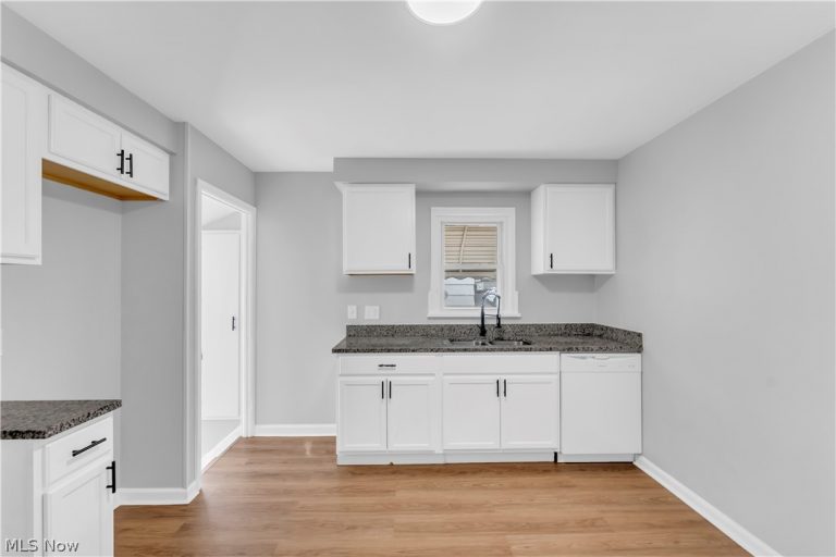 5688 141st Street, Maple Heights, OH - Photo 8