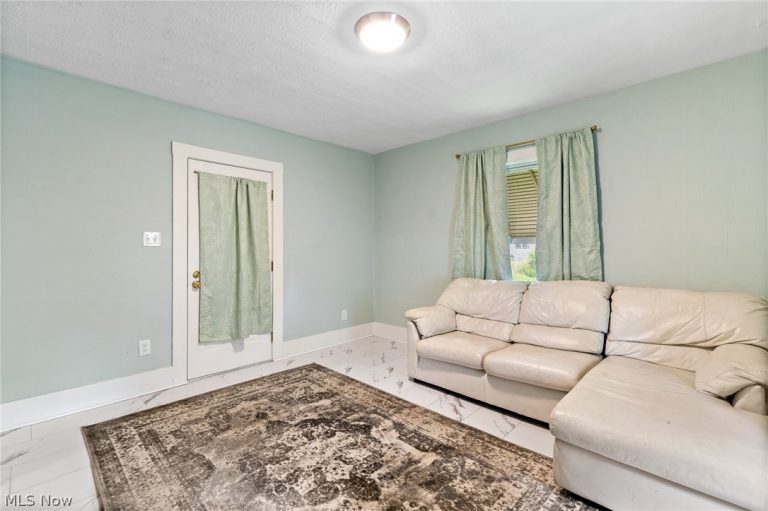 777 Montana Avenue, Akron, OH - Photo 6