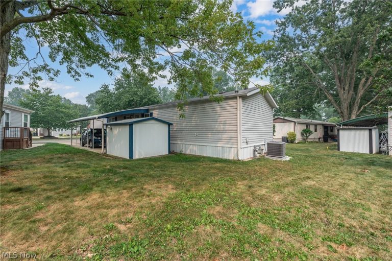 15 Elgin Oval, Olmsted Twp, OH - Photo 4