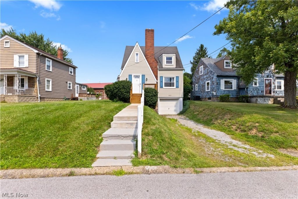 3821 Lindberg Way, Weirton, WV