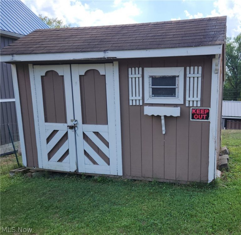 23516 Hideaway Drive, Senecaville, OH - Photo 6