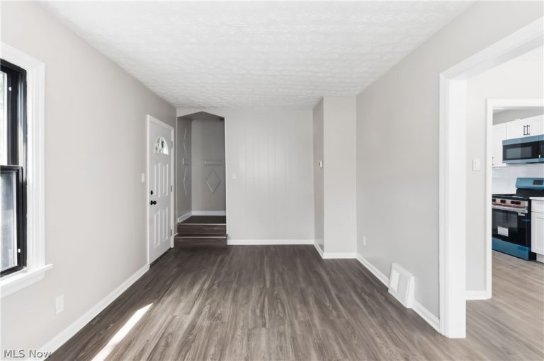 12904 Brookfield Avenue, Cleveland, OH - Photo 3