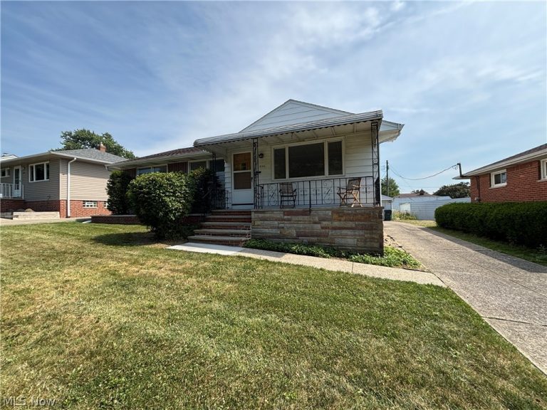 536 WESTVIEW Road, Bedford, OH - Photo 2