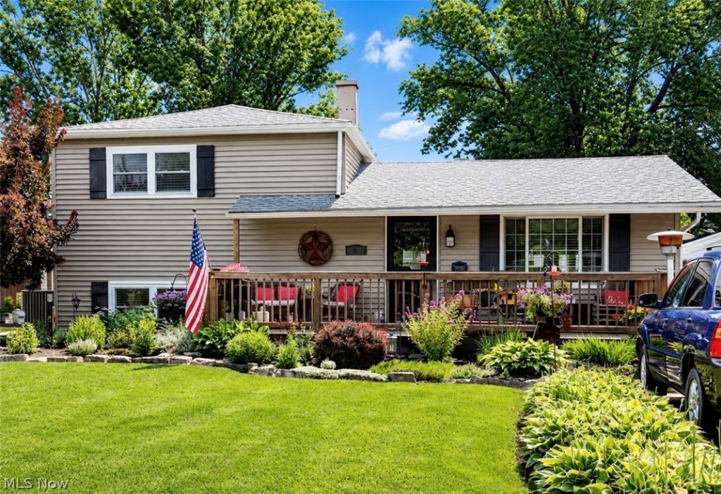 905 West Drive, Sheffield Lake, OH