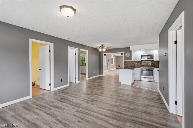 9522 Newton Falls Road, Ravenna, OH - Photo 6