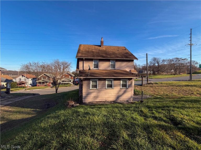 2426 Shirley Road, Youngstown, OH - Photo 4