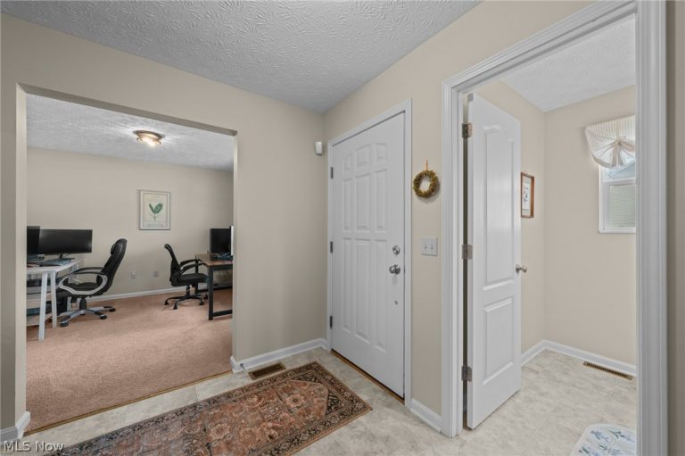2550 Cedar Creek Lane, Akron, OH - Photo 5