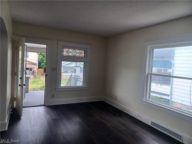 112 Portland Avenue, Youngstown, OH - Photo 2