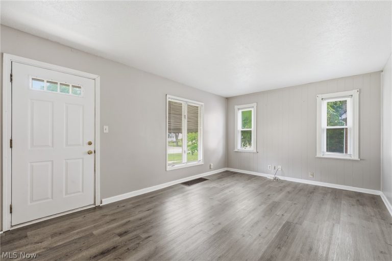 311 Fowles Road, Berea, OH - Photo 4