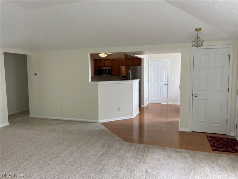 18511 Woodhaven Drive, Strongsville, OH - Photo 6
