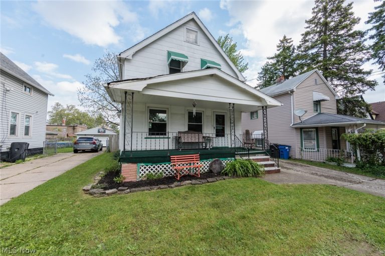 4318 Bucyrus Avenue, Cleveland, OH - Photo 2