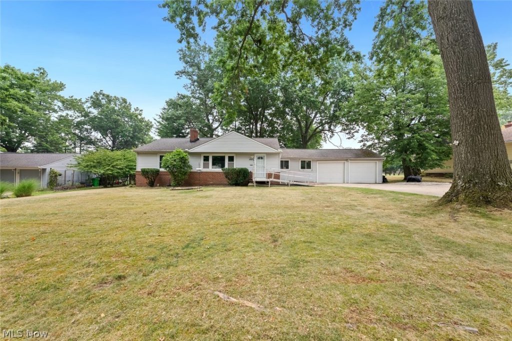 1053 Ford Road, Highland Heights, OH
