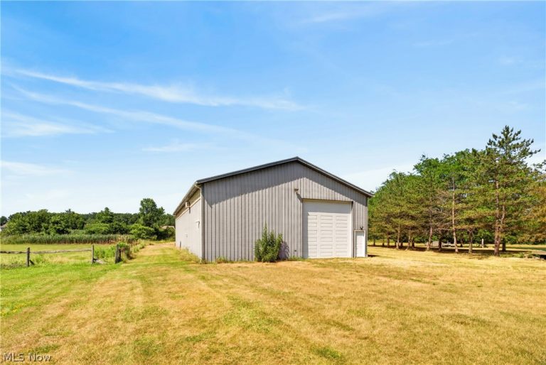 27328 Schady Road, Olmsted Twp, OH - Photo 6