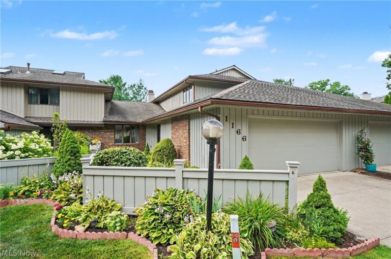 1166 Inverness Lane #100, Stow, OH, 44224