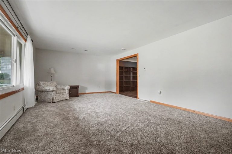8524 Sleepy Hollow Drive, Warren, OH - Photo 8