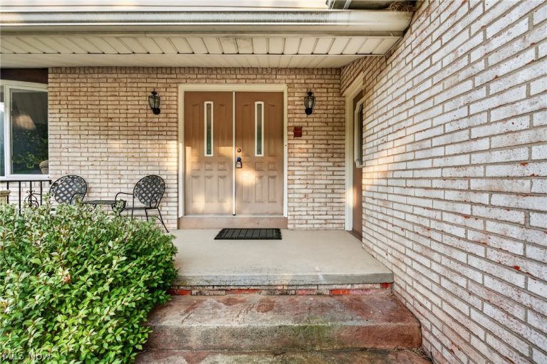 7171 Rustic Oval, Seven Hills, OH - Photo 3