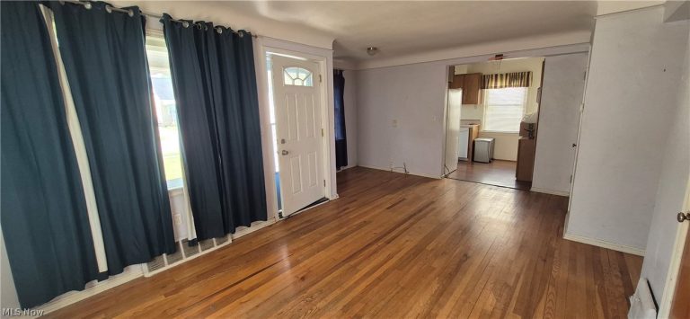 1112 Clearview Avenue, Parma, OH - Photo 2