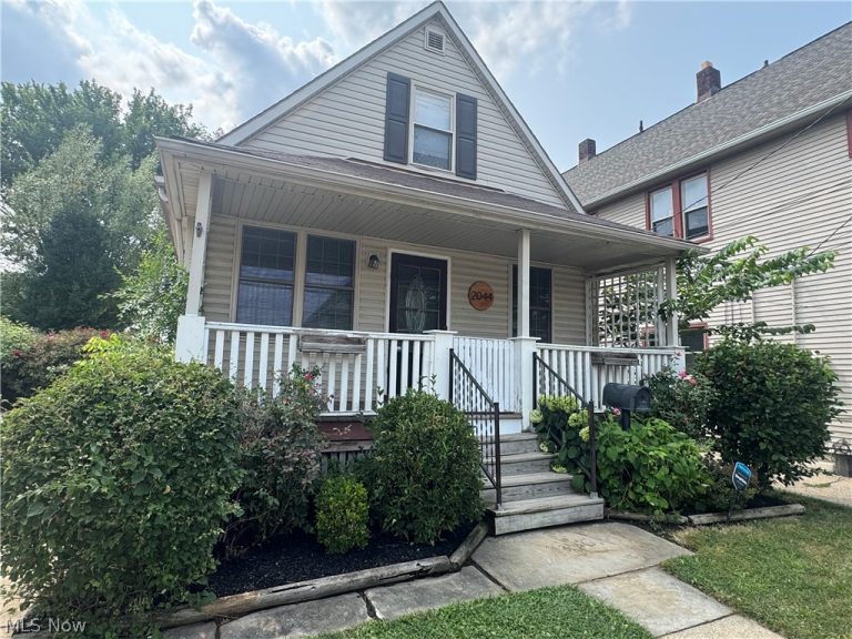 2044 Halstead, Lakewood, OH - Photo 2