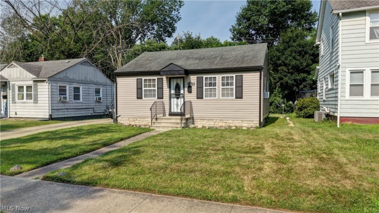 888 Frederick Boulevard, Akron, OH - Photo 3