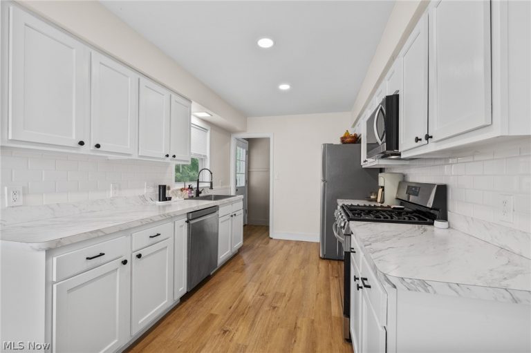327 Baxter Street, Medina, OH - Photo 8