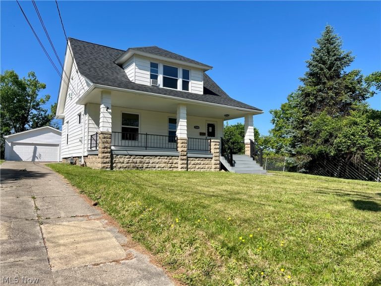 15264 Broadway Avenue, Maple Heights, OH - Photo 2