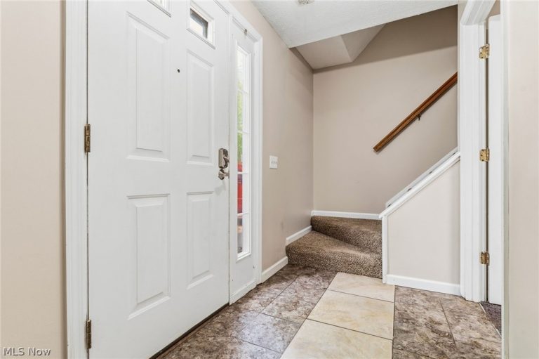3324 Brookside Lane, Cuyahoga Falls, OH - Photo 3
