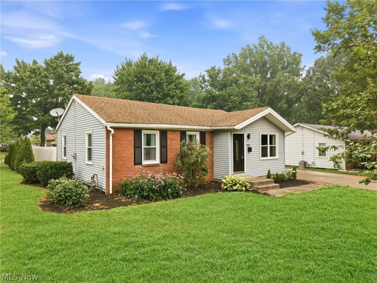 4340 Maureen Drive, Youngstown, OH - Photo 2