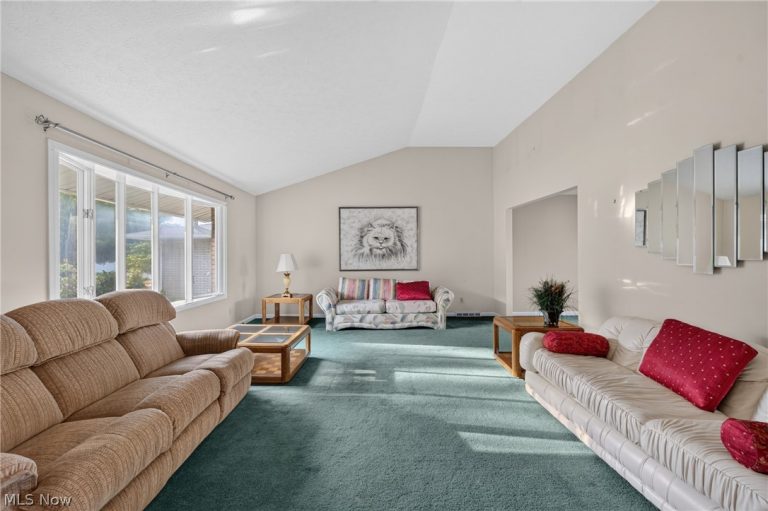 7171 Rustic Oval, Seven Hills, OH - Photo 6