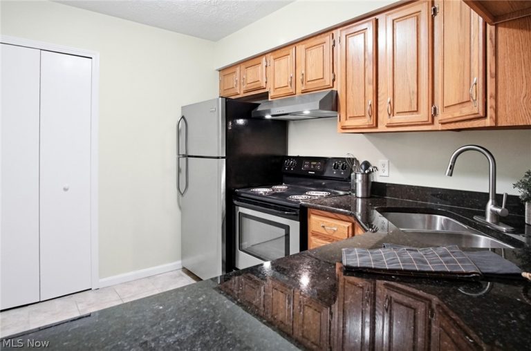 2953 Heatherwood Court, Stow, OH - Photo 5