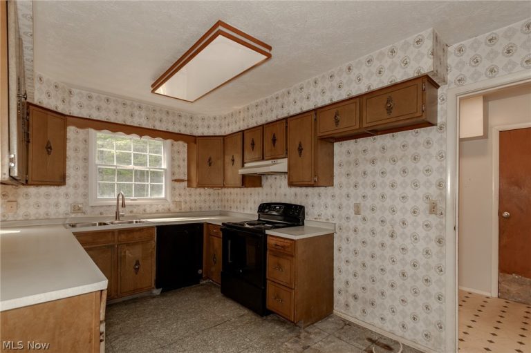 2218 Croydon Road, Twinsburg, OH - Photo 6