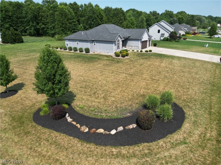 124 Cedars Drive, Poland, OH - Photo 8