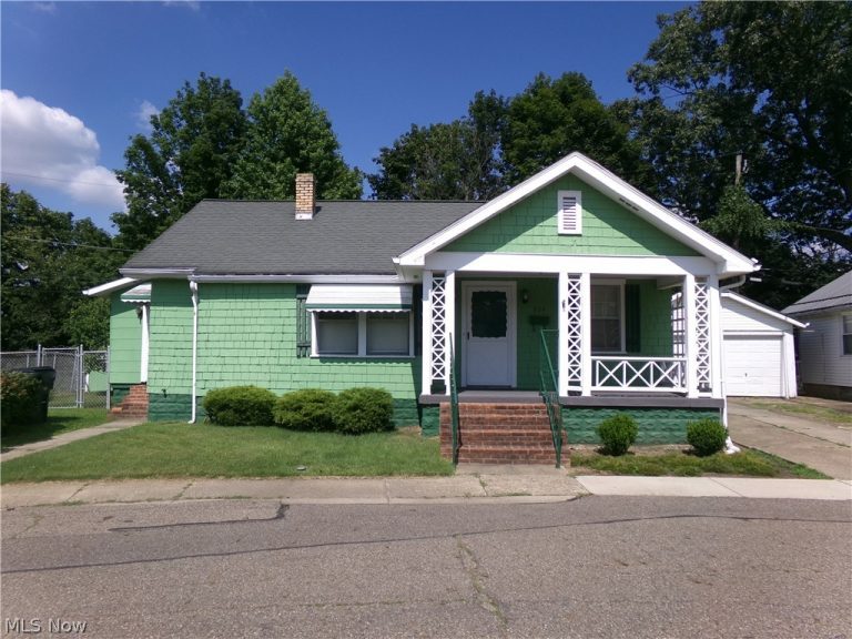 824 Grandview Avenue, Coshocton, OH - Photo 2