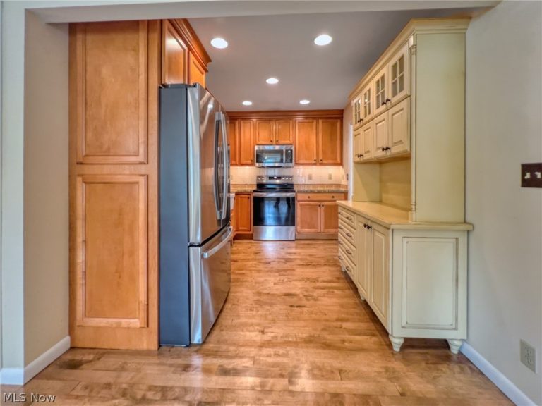 830 Monroe Avenue, Cuyahoga Falls, OH - Photo 5