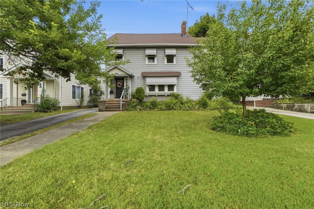 17411 Chagrin Boulevard, Shaker Heights, OH
