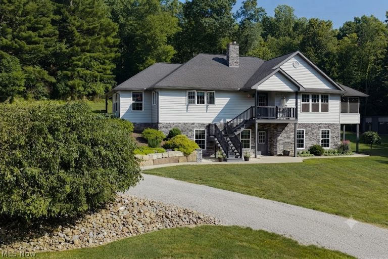13862 Lawnfield Street SW, Beach City, OH - Photo 2