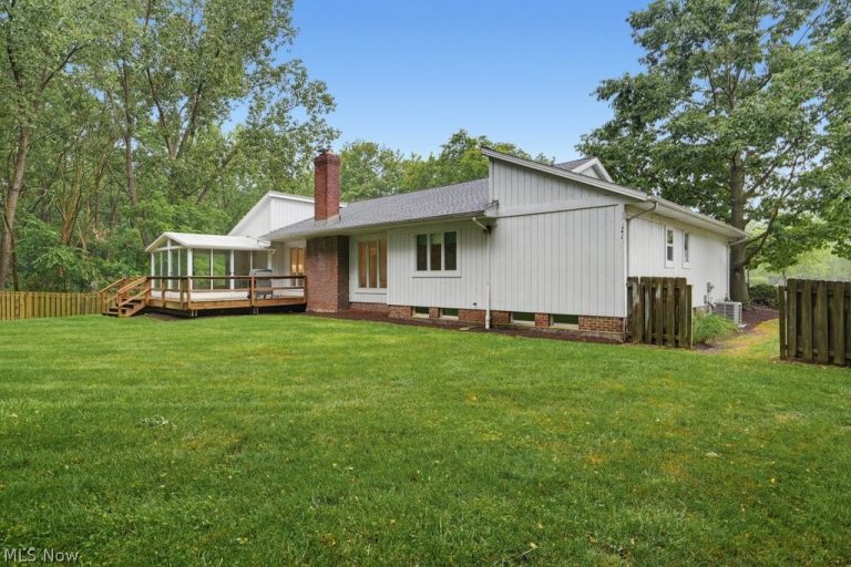 28653 Estates Court, Solon, OH - Photo 8