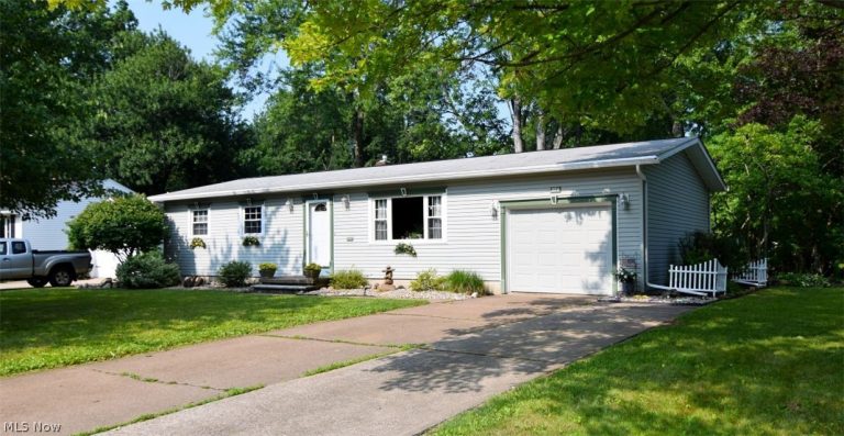 594 Terra Lane, Amherst, OH - Photo 2