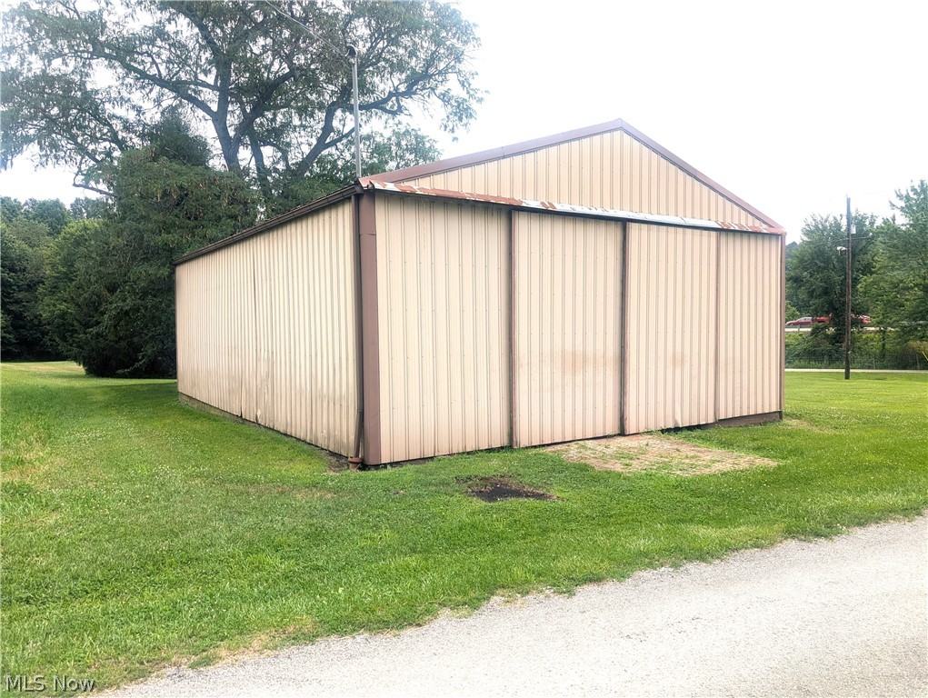 5715 Greer Road, Uhrichsville, OH