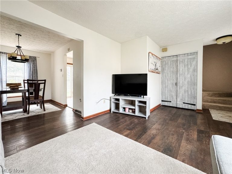 536 Austin Drive #F, Barberton, OH - Photo 4