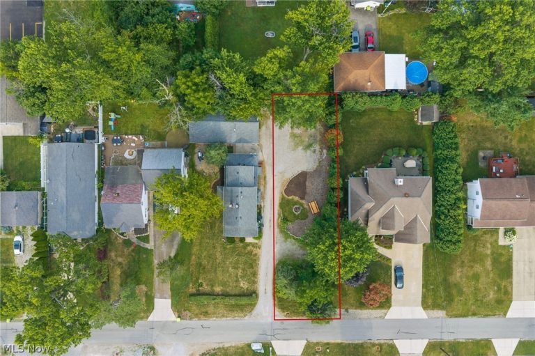 Avon Point Avenue, Avon Lake, OH - Photo 2