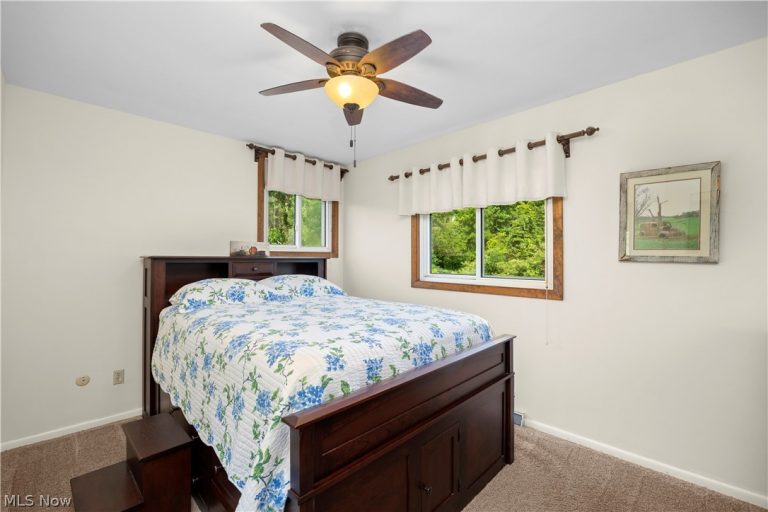 18820 Bennett Road, North Royalton, OH - Photo 6