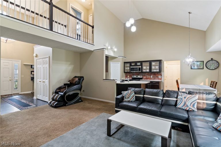 2693 Superior Drive, Uniontown, OH - Photo 6