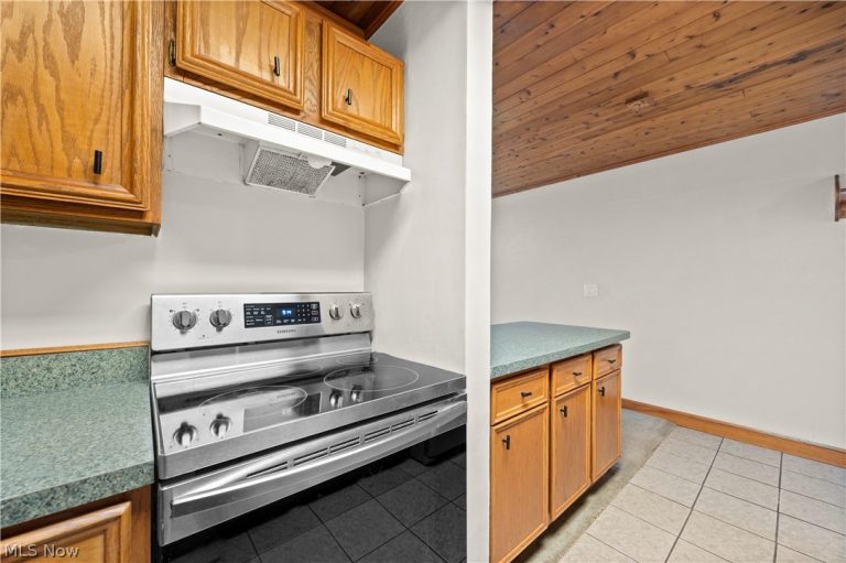 6 Landings Way, Avon Lake, OH - Photo 8